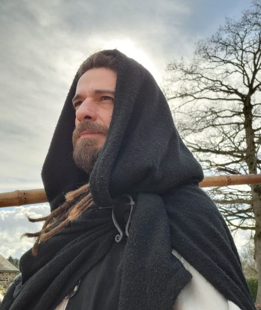 Jean, le conteur encapuchonné Jean, le conteur encapuchonné